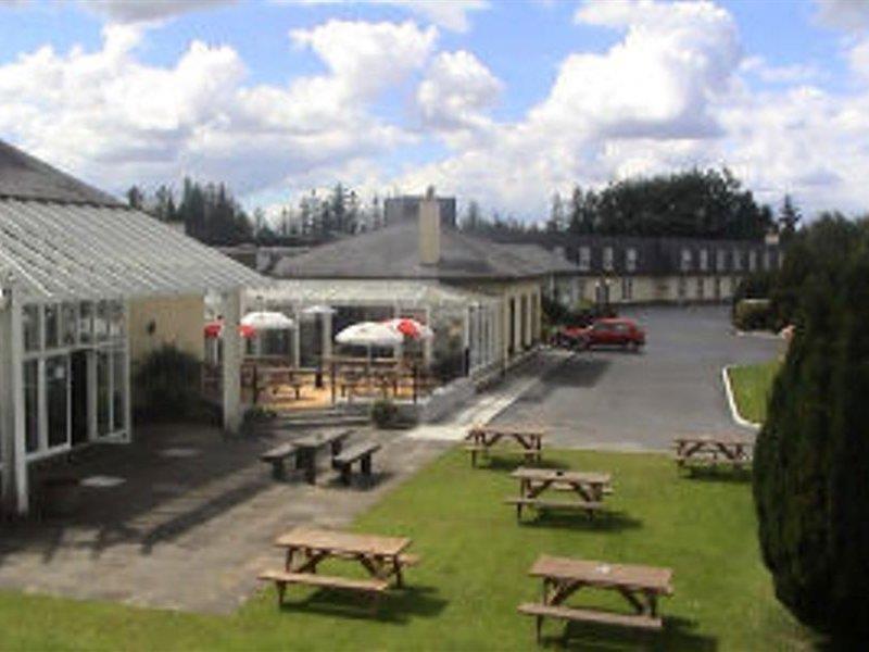 Connemara Gateway Hotel Oughterard Exteriör bild